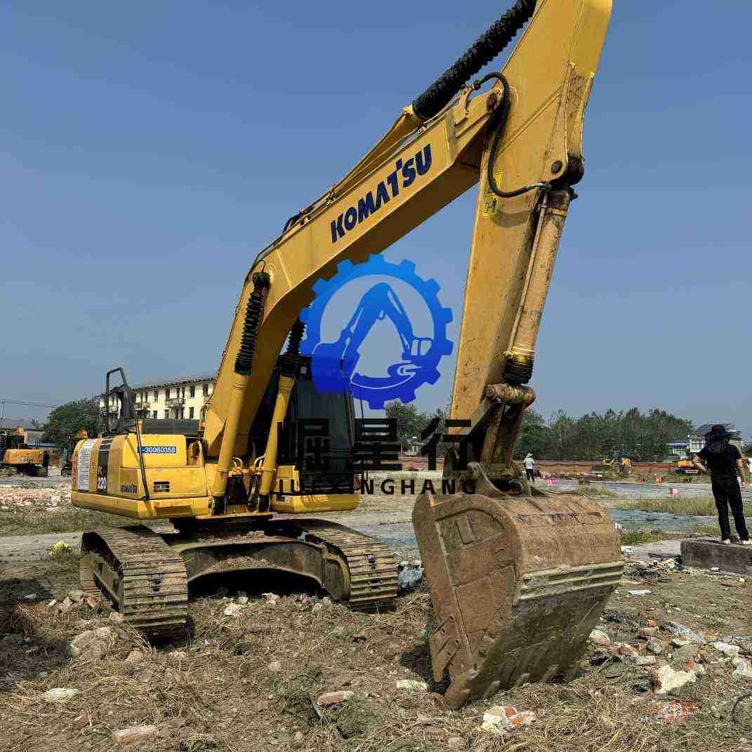 Second Hand Komatsu PC220-8 Excavator in Stock62311-2