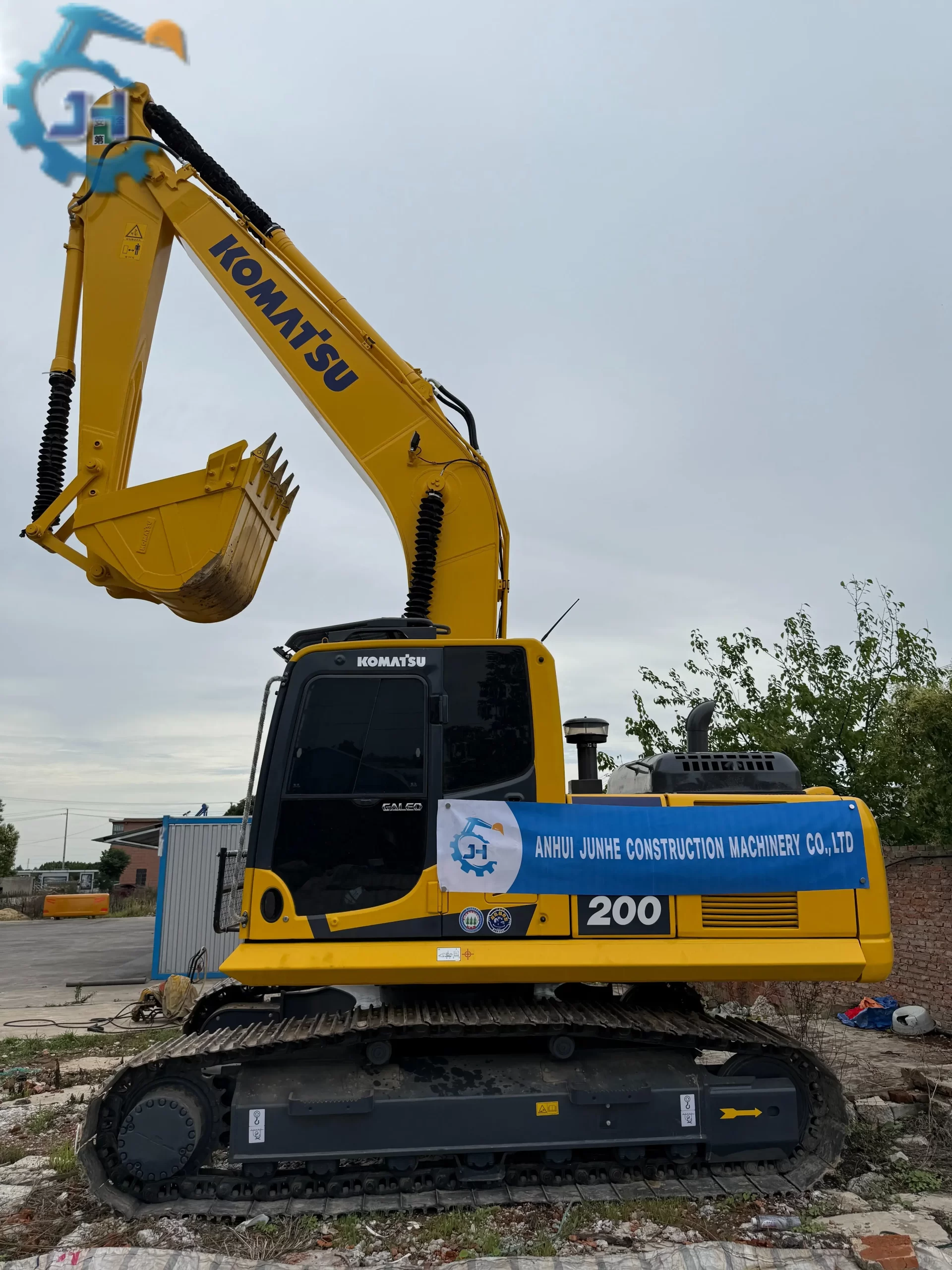 Used Komatsu200 excavator