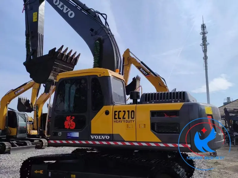 2 / 5 حفارة زاحفة فولفو Ec210 مستعملة بسعر تنافسي حفارة زراعية حفارة زاحفة فولفو Ec210 مستعملة
