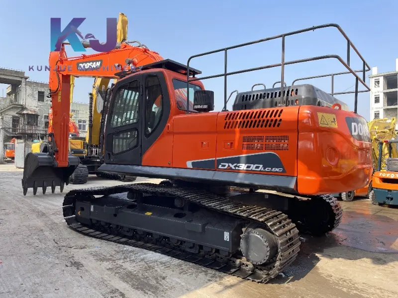 Excavadora de cadenas usada Doosan 300 del año 2023