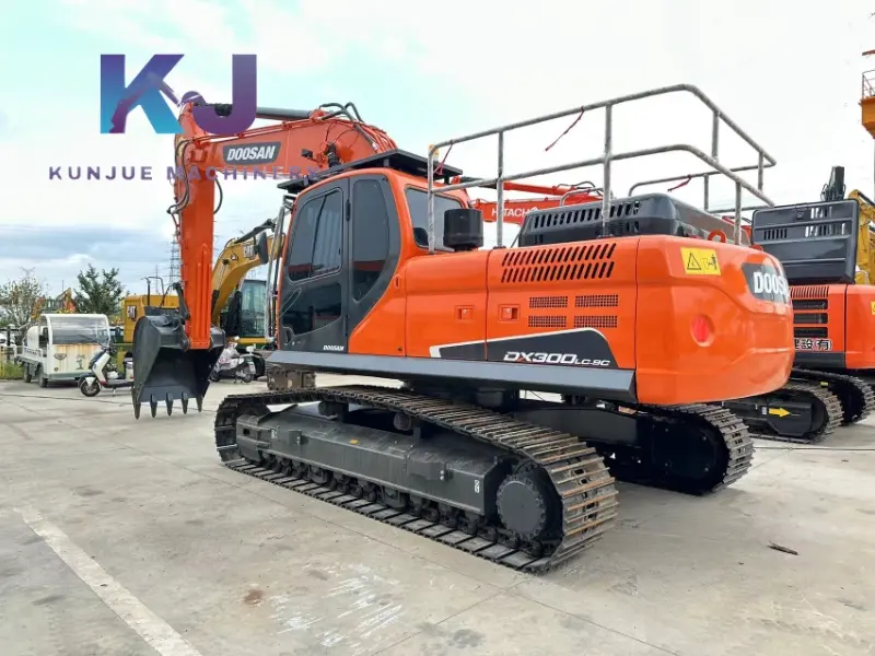 حفارات زاحفة مستعملة سعة 30 طن من نوع Doosan 300