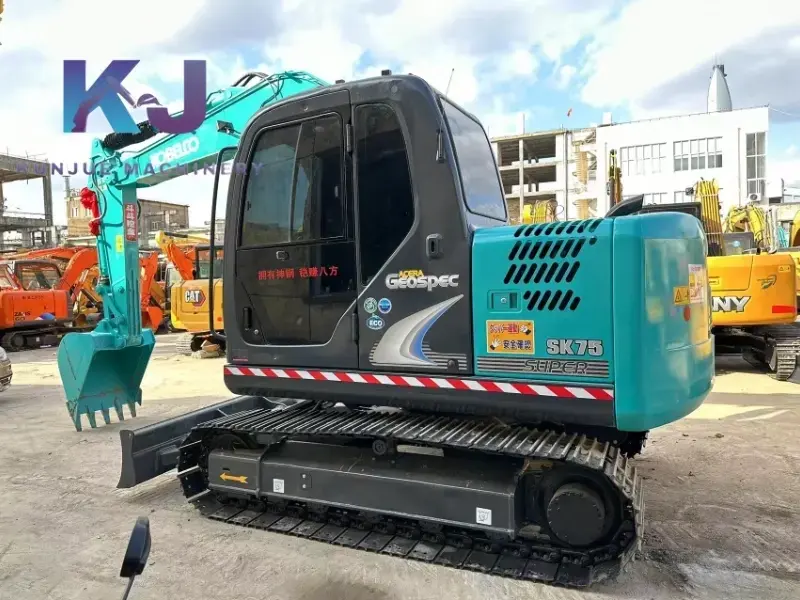 Preço barato Japão Kobelco Sk75 Crawler Segunda mão 7,5 toneladas Mini escavadeira agrícola