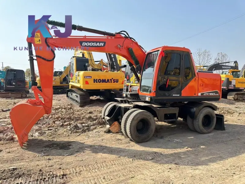 Pelle sur pneus Doosan 150 d'origine coréenne en bon état de fonctionnement