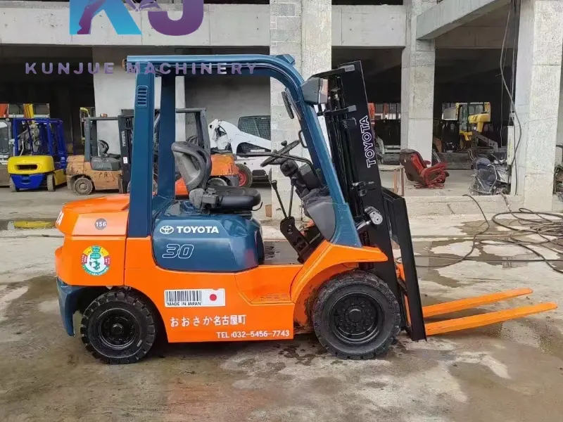 Original Used TOYOTA FD30 forklift is comfortable and convenient