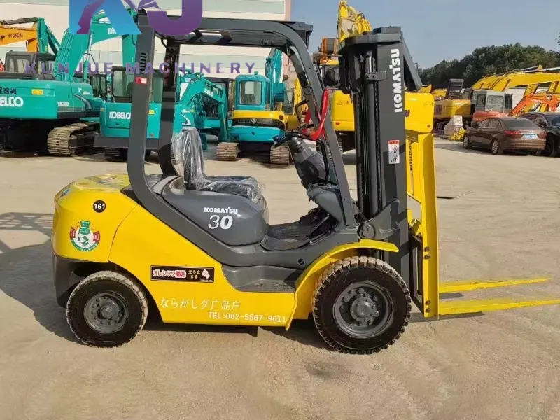 رافعة شوكية KOMATSU FD30 مستعملة للبيع في الصين