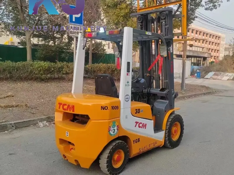 Used TCM FD30 forklift diesel engine