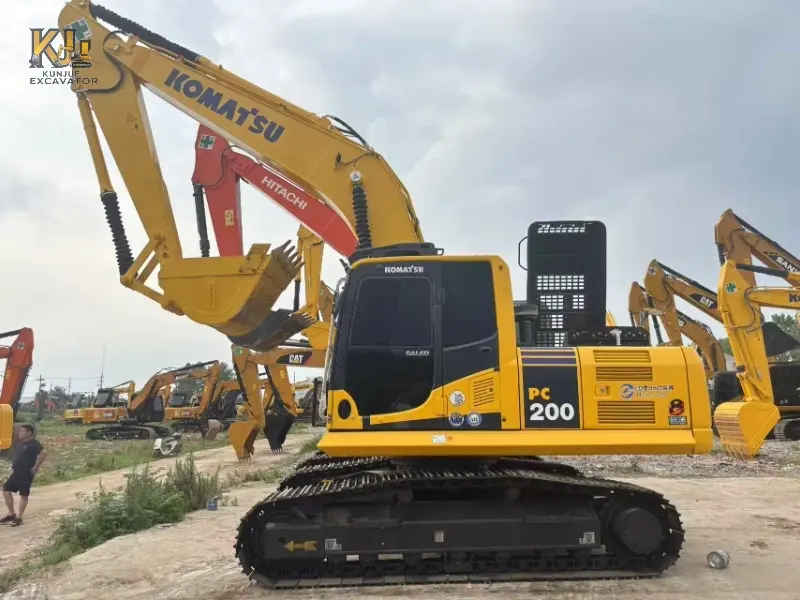Competitive Price Used PC220 Excavator Powerful Excavator Equipment Global Supply