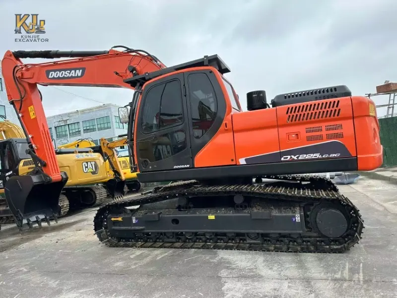 Used Doosan DX225LC Excavator 22Ton Long Undercarriage Machine 0.35Bar Ground Pressure Swamp Area