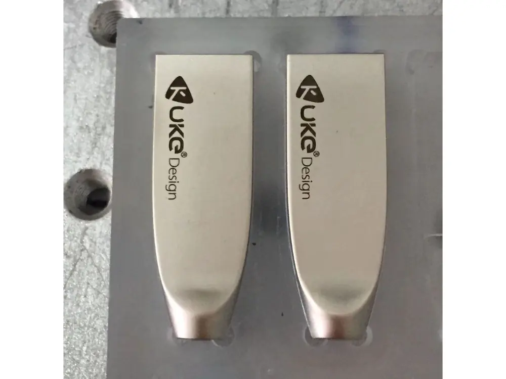 Anodized aluminum blackening