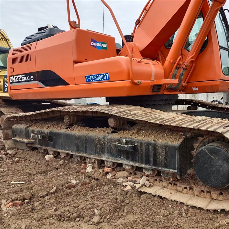 Used Heavy Excavator Doosan DX225 fuel-efficient for sale