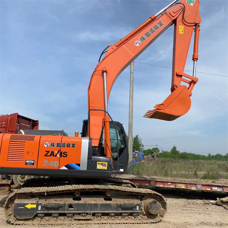 Used counstruction equipment Hitachi Ex240 Low Hours, Excellent Condition, Ready to Work