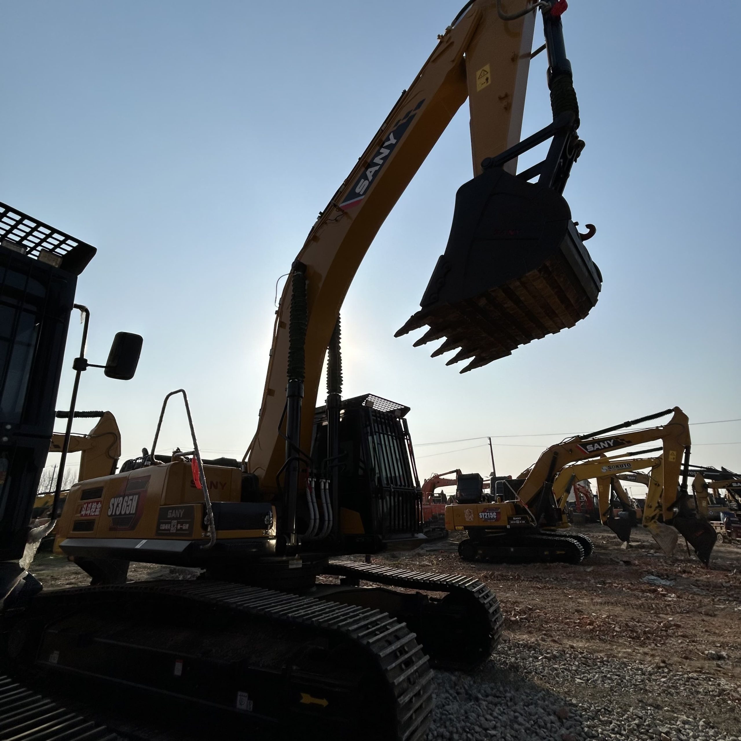 Использованный экскаватор Sany SY365 Digger с двигателем Isuzu SY365H Гидравлический насос Гусеничный экскаватор на продажу 3 Used Sany SY365 Digger Excavator with Isuzu Engine SY365H Hydraulic Pump Crawler Excavator for Sale