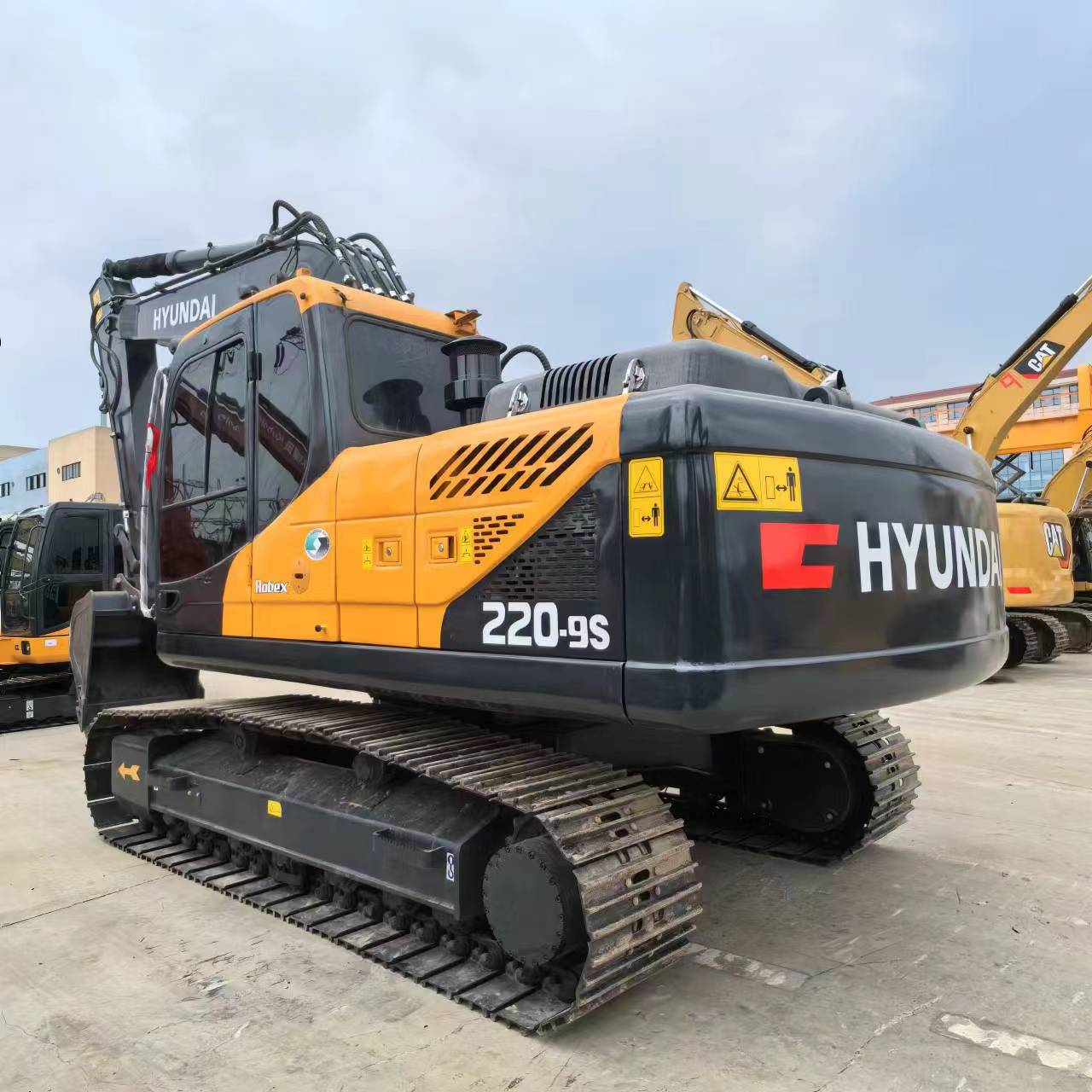 Used Hyundai 220-9s Excavator Hyundai Heavy Excavators Machine with Best Price