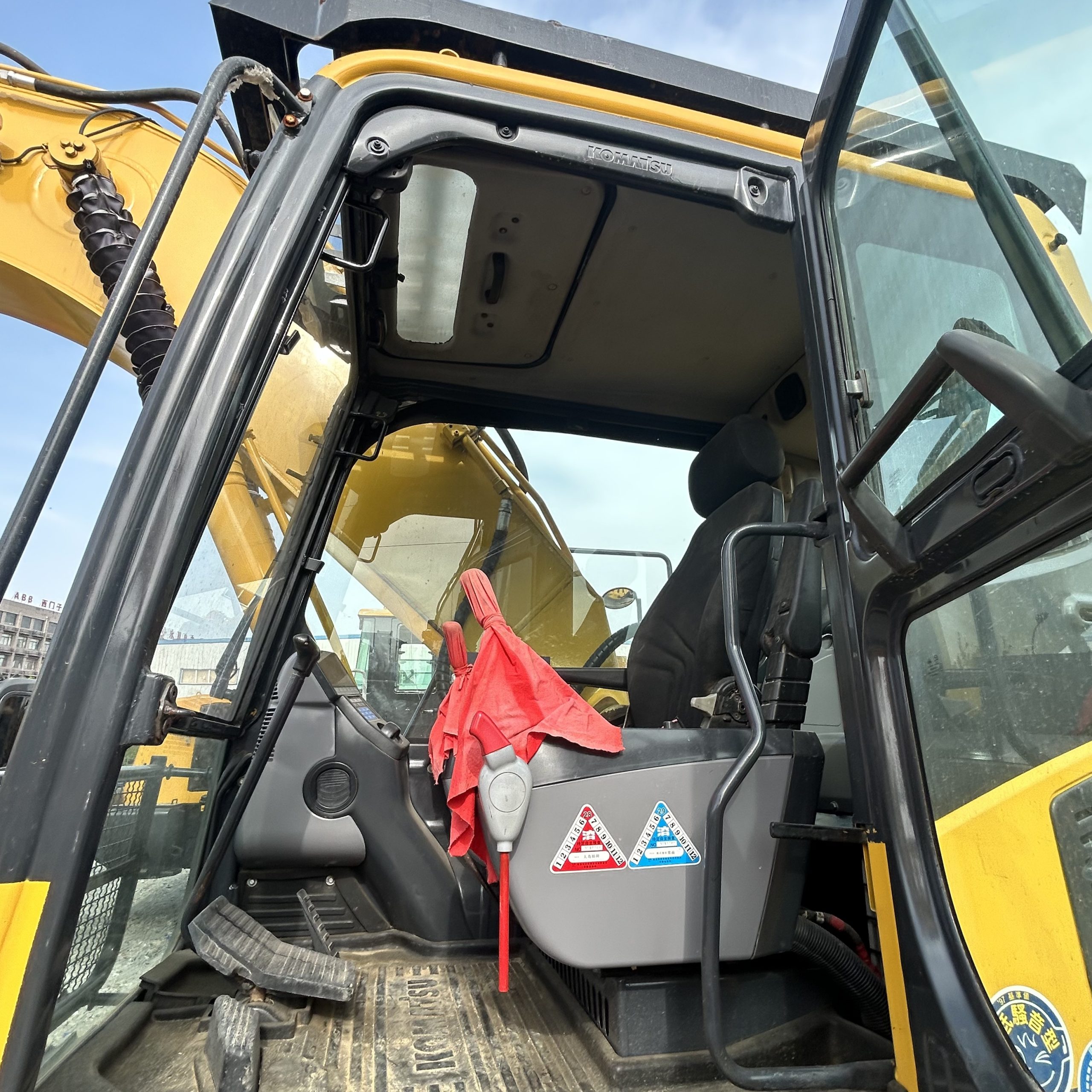 Best Qualify Used Japan Komatsu Pc200 Excavator Original Design Secondhand Construction Equipment Komatsu for Sale 3 Best Qualify Used Japan Komatsu Pc200 Excavator Original Design Secondhand Construction Equipment Komatsu for Sale