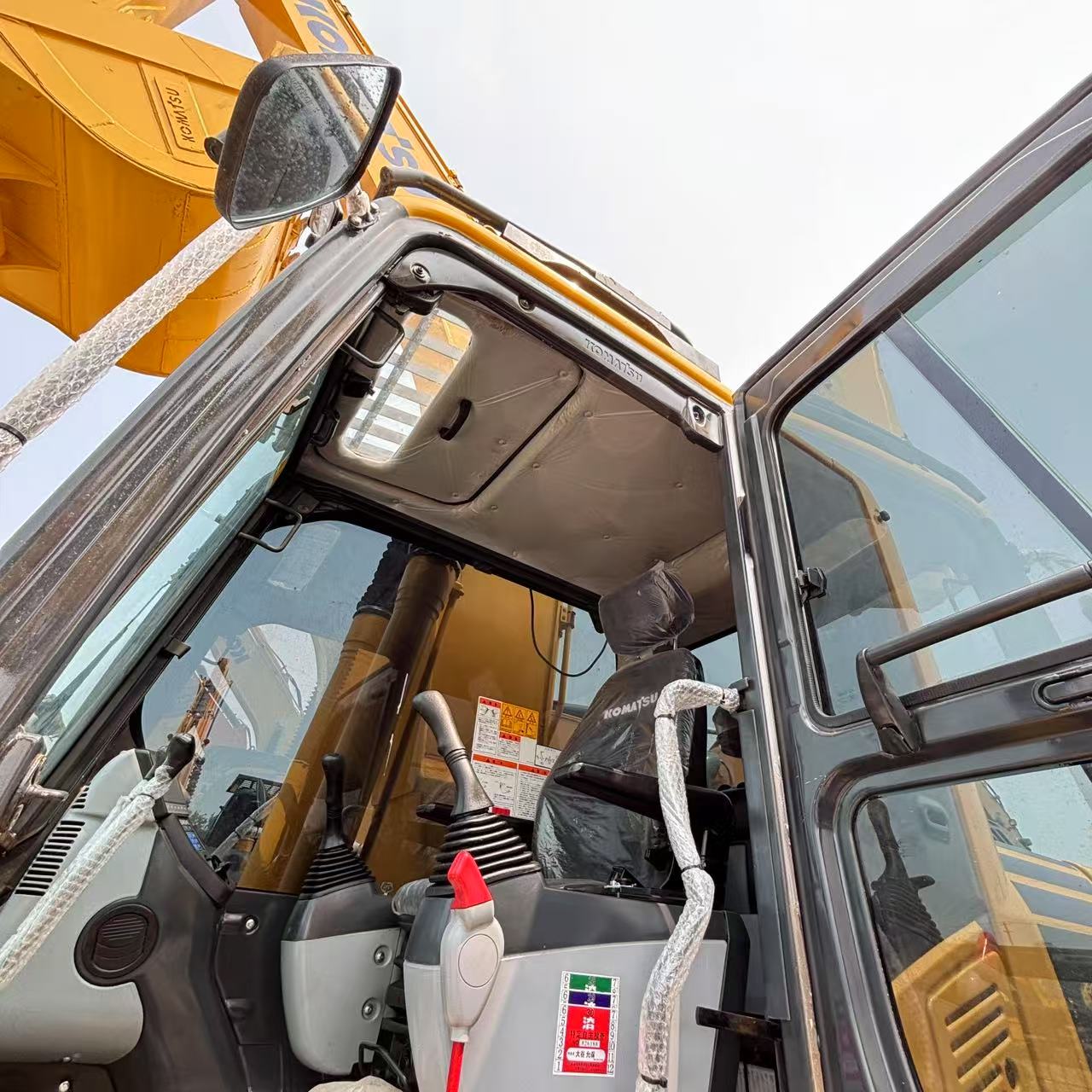 Cheap Price Used Japan Brand Komatsu Pc200 20Ton Excavator Original Medium Model Secondhand Construction Komatsu Digger for Sale 3 Cheap Price Used Japan Brand Komatsu Pc200 20Ton Excavator Original Medium Model Secondhand Construction Komatsu Digger for Sale