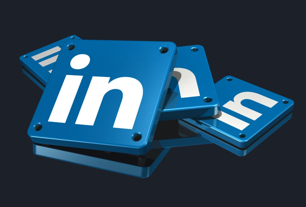 想要在LinkedIn上有效开发客户，需要从“短期触达思维”转向“长期信任构建思维”，并围绕“精准识别—信任建立—持续互动—转化推进”形成完整路径。