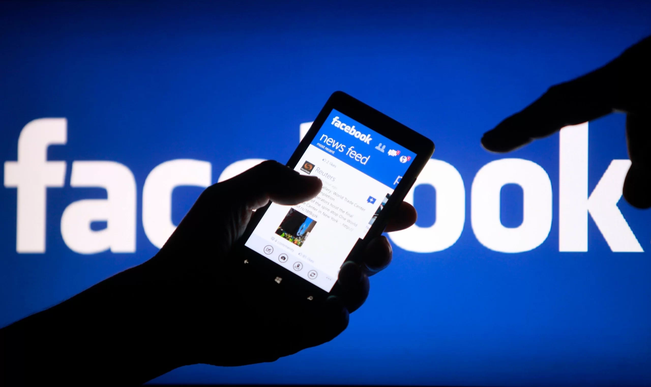 Facebook不仅可以帮助品牌获得曝光，也能够通过广告投放、内容运营和私信沟通等方式，建立从流量获取到客户转化的营销链路。