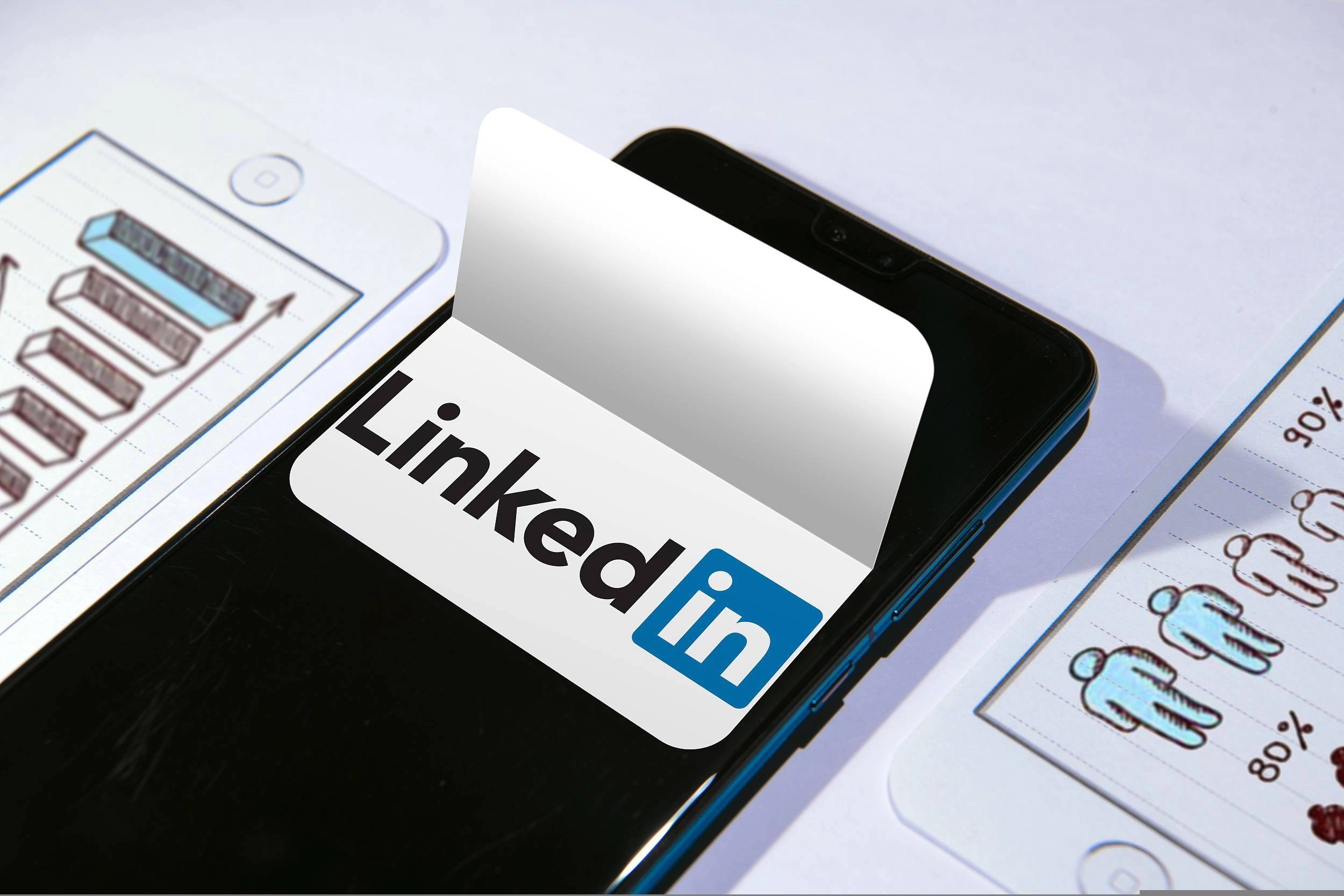 对于B2B企业来说，LinkedIn运营已经不仅是简单添加好友或发送消息，而需要结合企业主页建设、内容运营、广告投放和销售跟进，形成完整的线索获取流程。