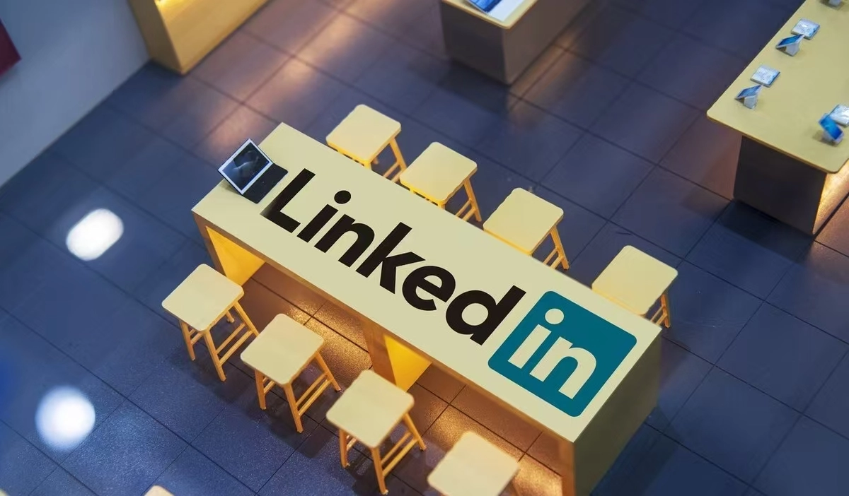 作为全球领先的职业社交平台，LinkedIn不仅可以帮助企业展示品牌形象，也为B2B企业触达行业人士、建立商业关系提供了重要渠道。
