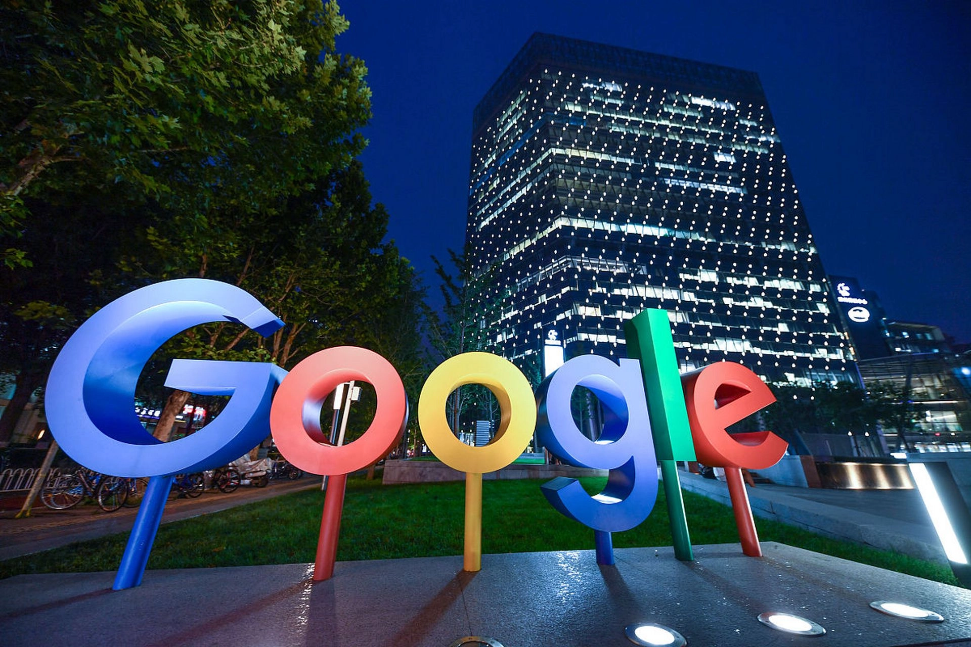 作为全球最大的搜索引擎，Google不仅是C端用户的问答百科，更是B2B企业主动出击、挖掘一手采购商的黄金渠道。
