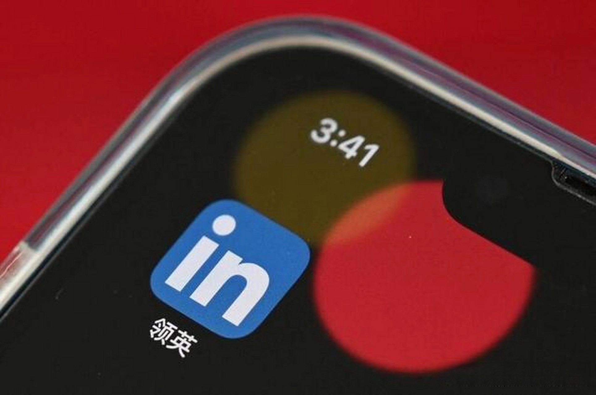 多外贸企业在LinkedIn运营过程中，习惯通过大量添加联系人、发送产品信息的方式开发客户，但实际效果往往有限，核心原因就在于缺乏信任基础。