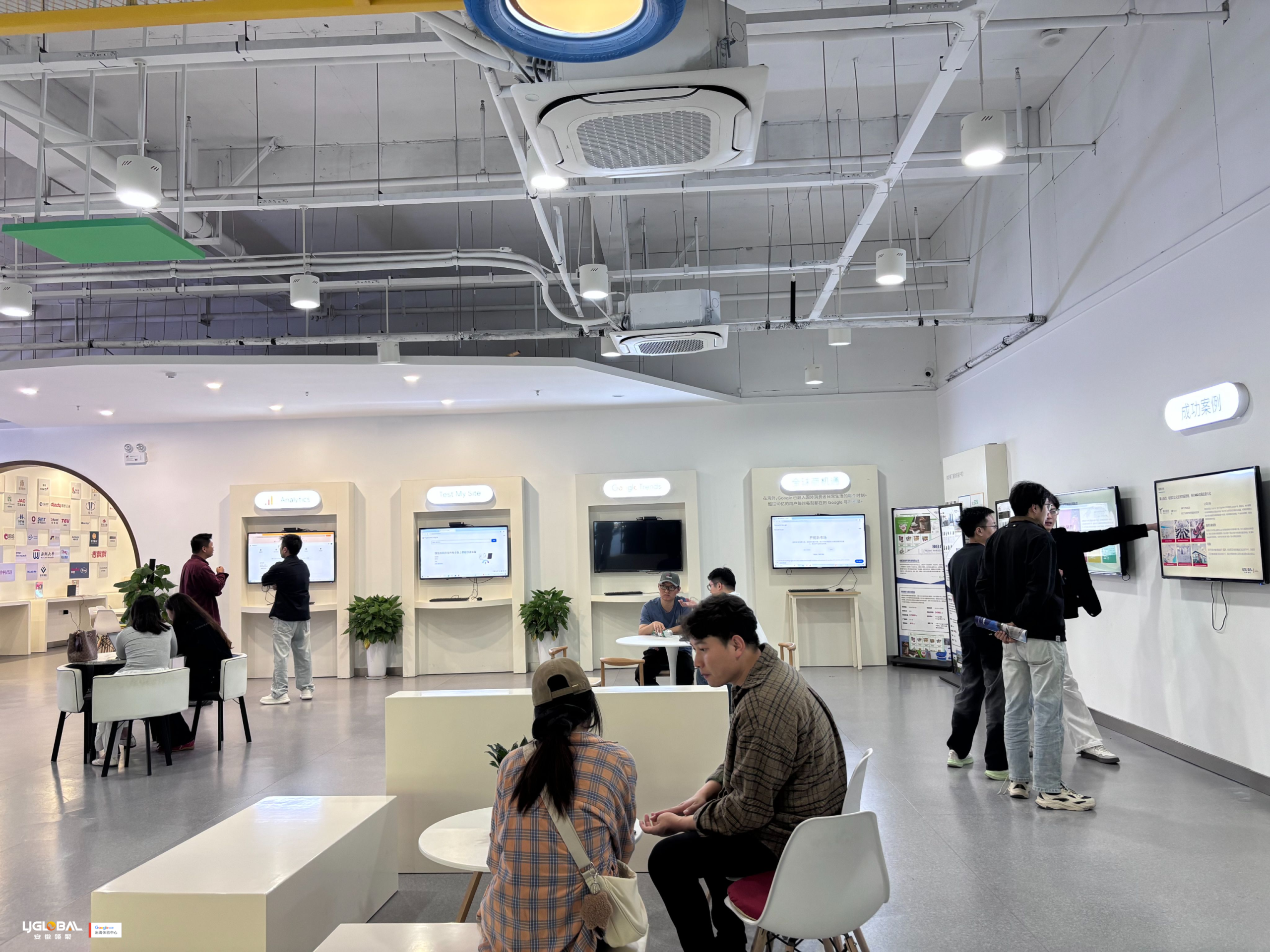 询价表单应尽量清晰简洁,让用户能够快速找到联系入口