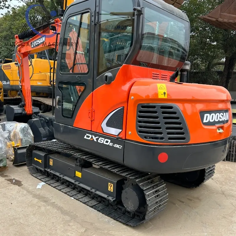 used Doosan excavator DX60E-9C (1)