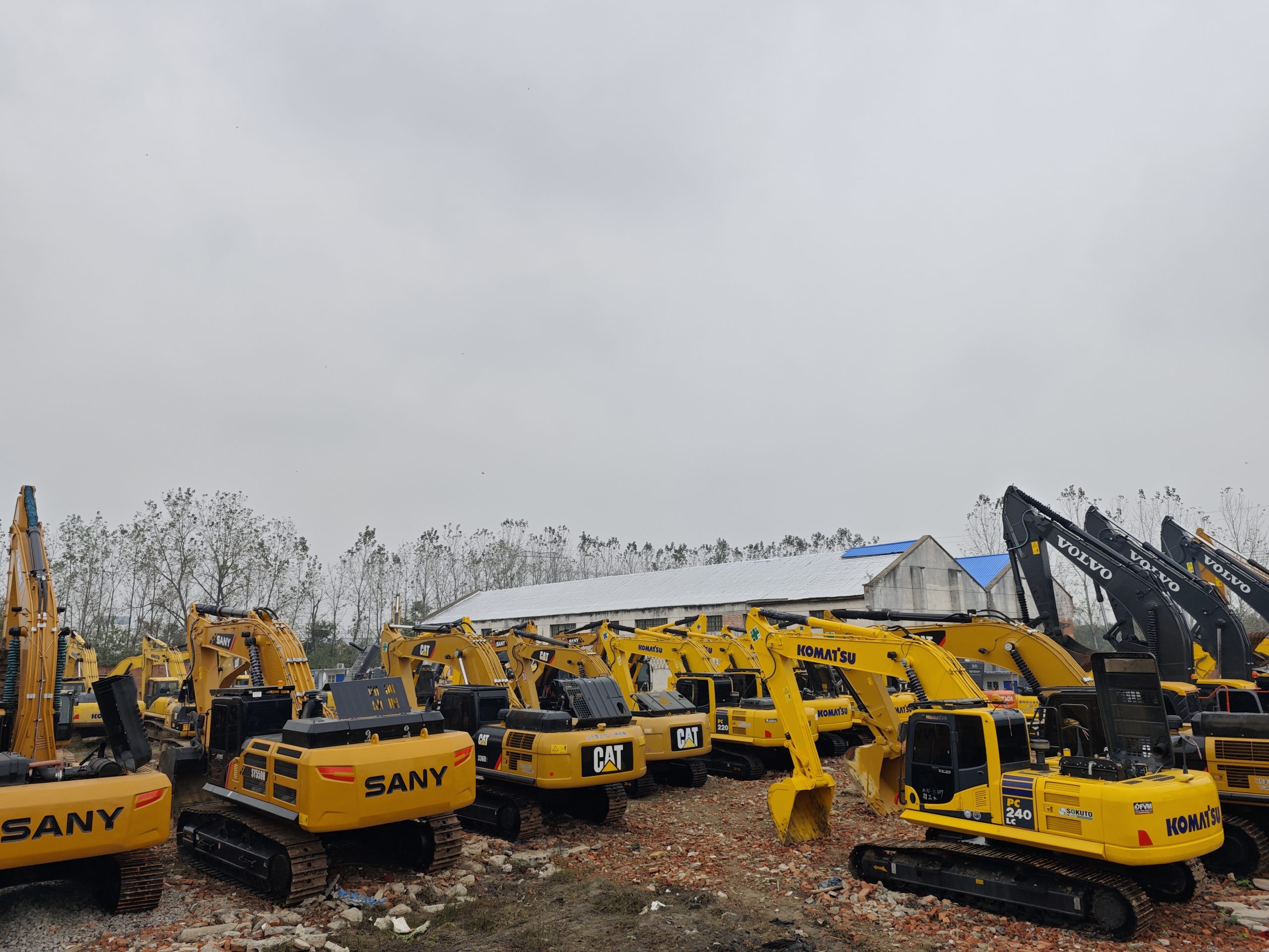 Advantages of different brands of excavators