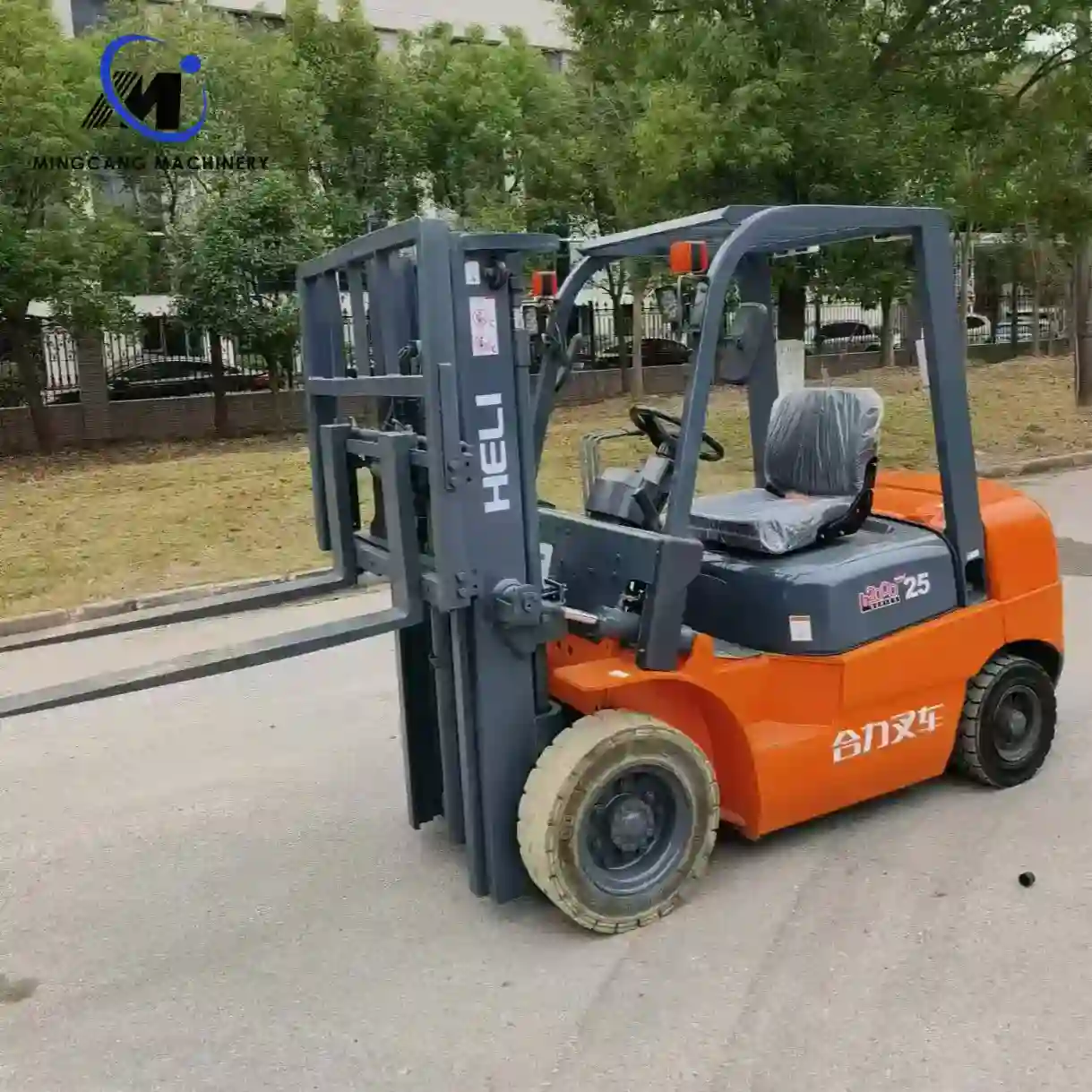 Full side outdoor photo of used Heli 25 2.5 ton diesel forklift