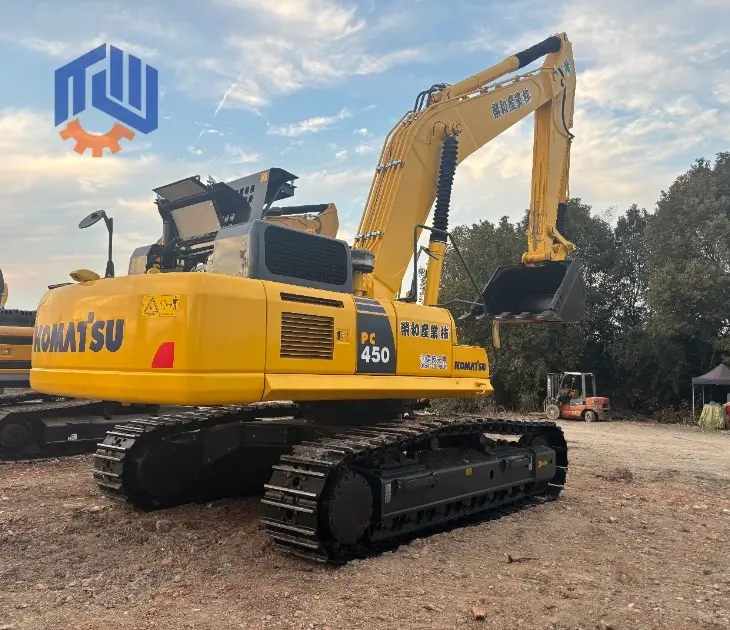 حفارة هيدروليكية مجنزرة من طراز Komatsu PC450-8 مستعملة رخيصة الثمن