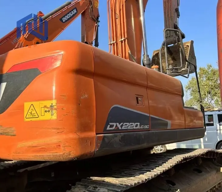 Used Doosan excavator dx220 for sale at low price suitable for engineering