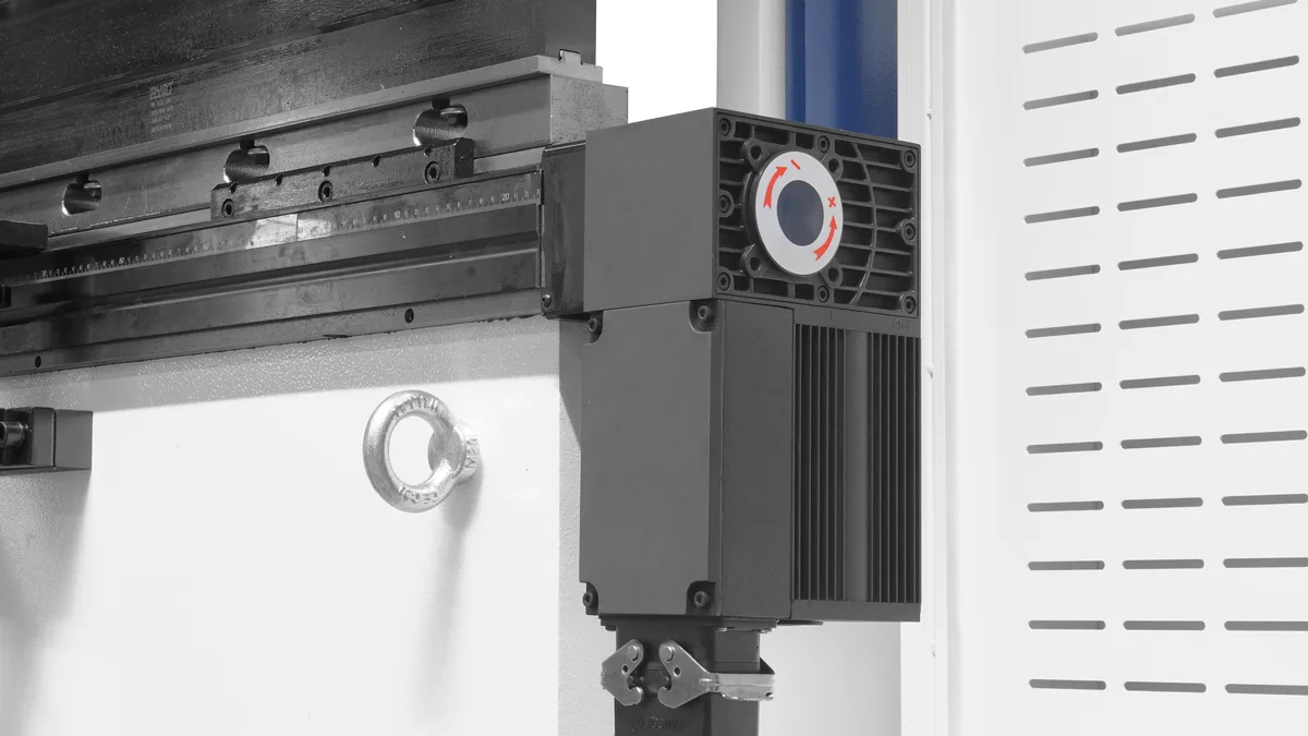 Tandem press brake machine crowning compensation