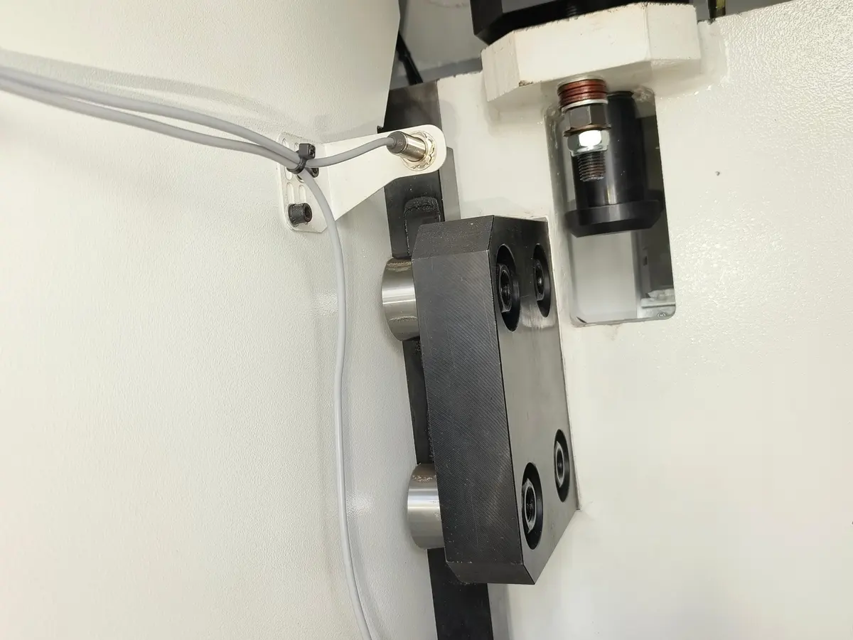 Electric press brake machine stroke limit protection switch