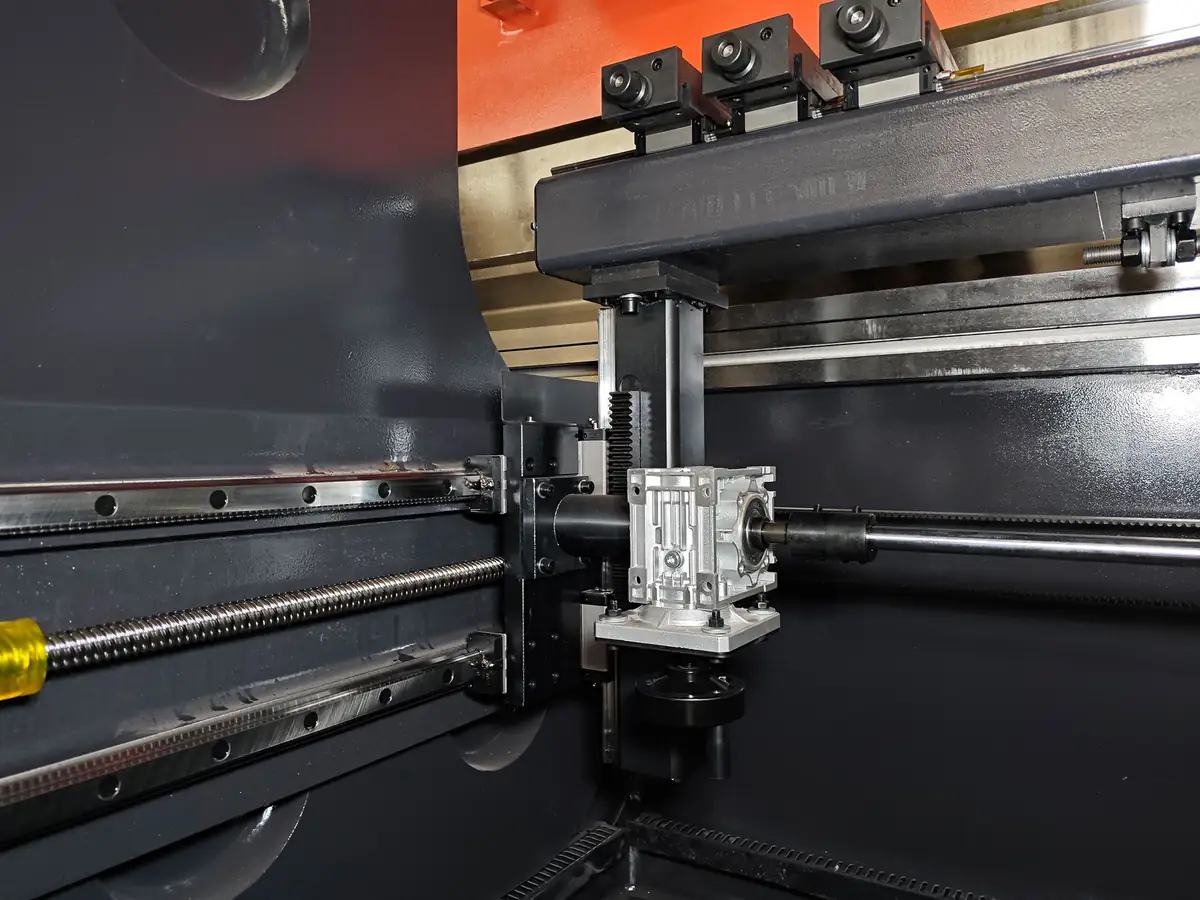 Large tonnage press brake machine back gauge system