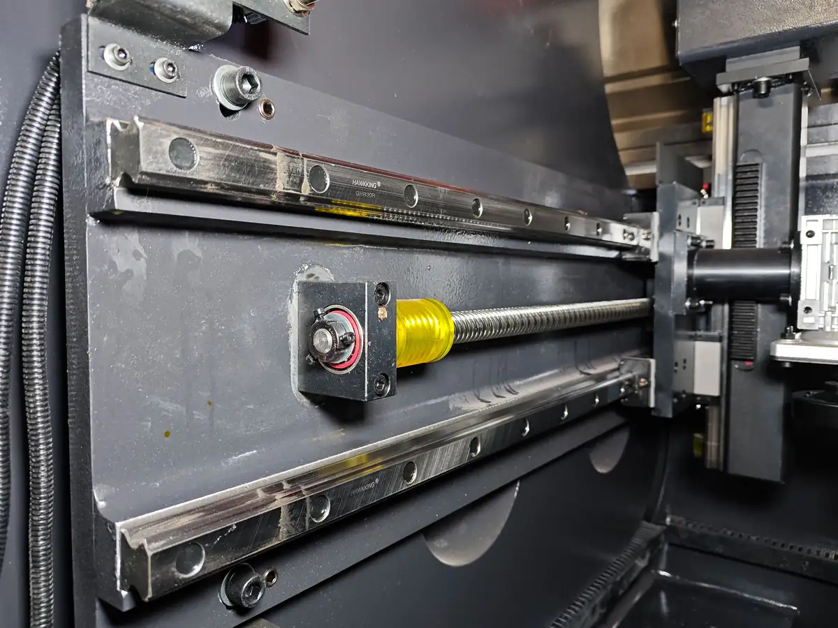 Large tonnage press brake machine ball screw and linear guide