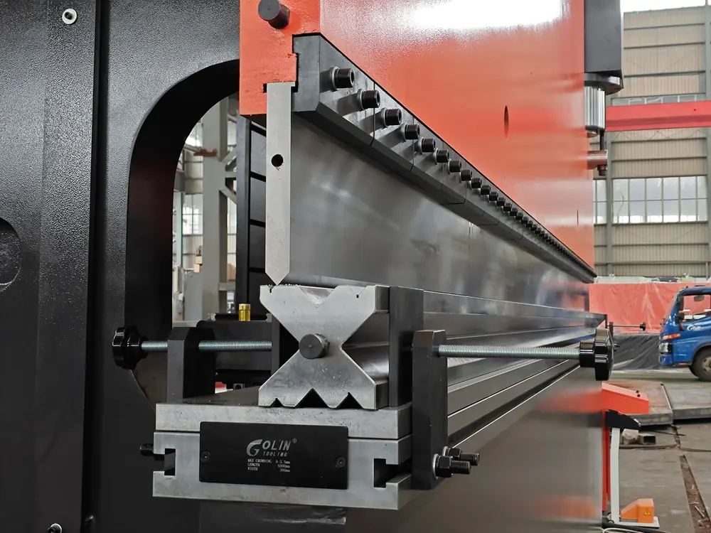 Large tonnage press brake machine punches and dies
