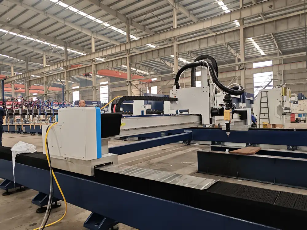 Ground rail laser cutting machine beam