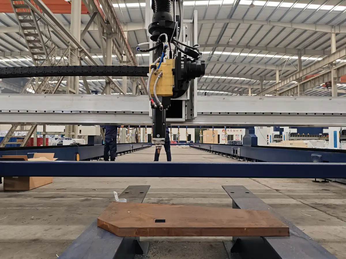 Ground rail laser cutting machine cutting head