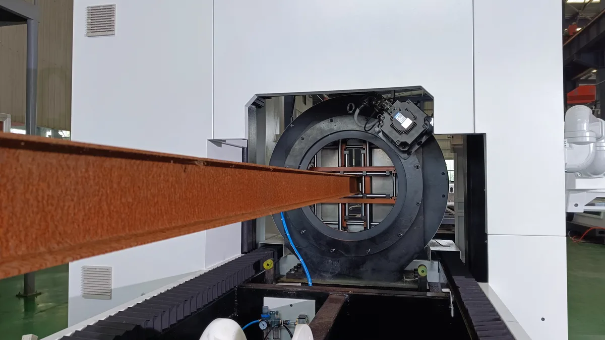 Tube laser cutting machine oversized front chuck