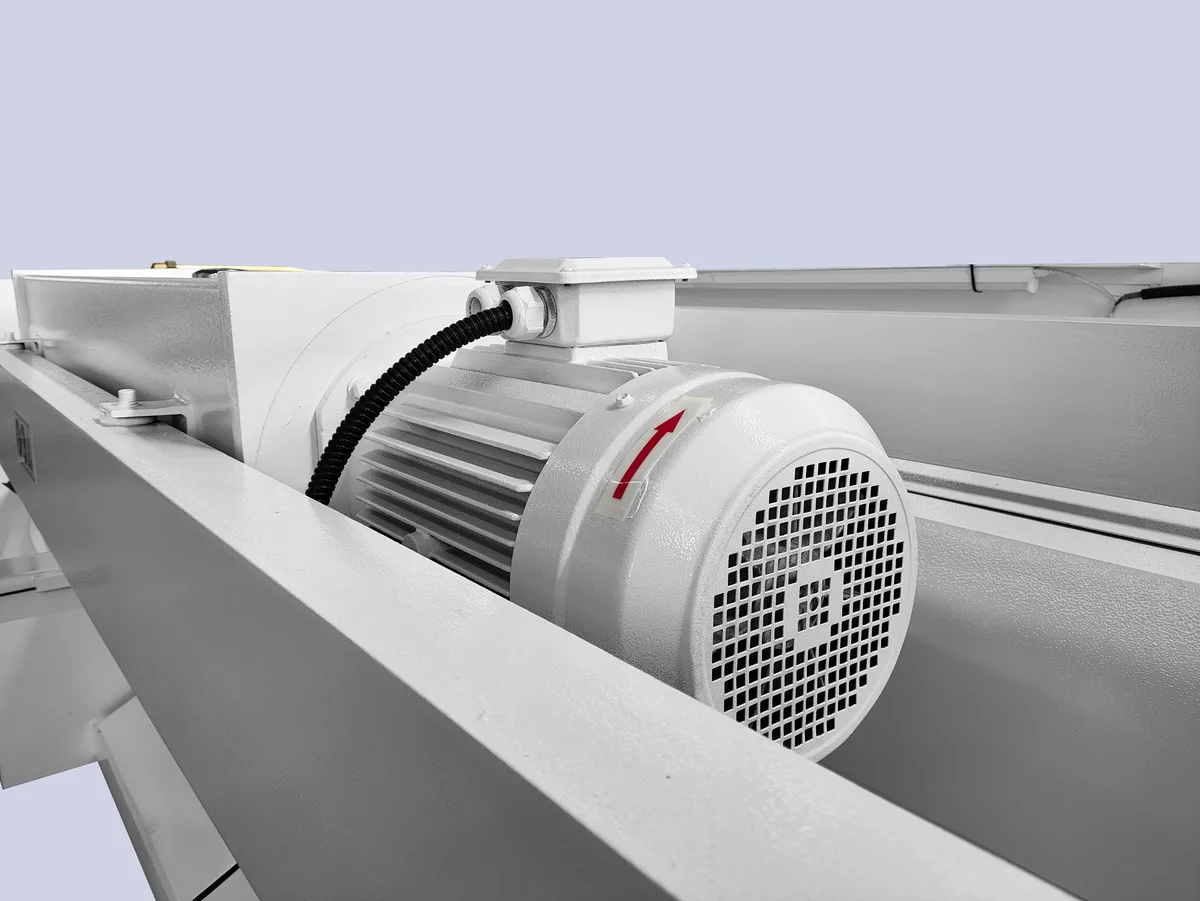 Swing beam shearing machine motor