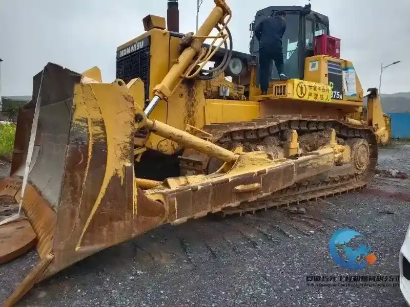 Komatsu D375