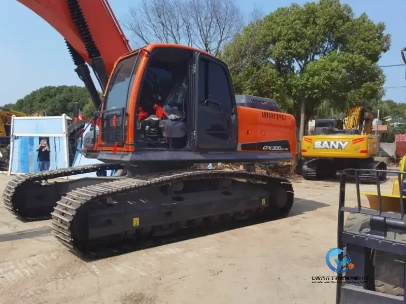 Used Excavator DOOSAN DX300LCA