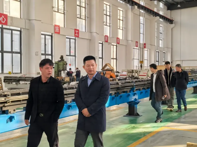 Heat-resistant roller entry guide