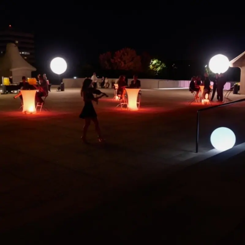 Torre de iluminación con globos RGB para eventos