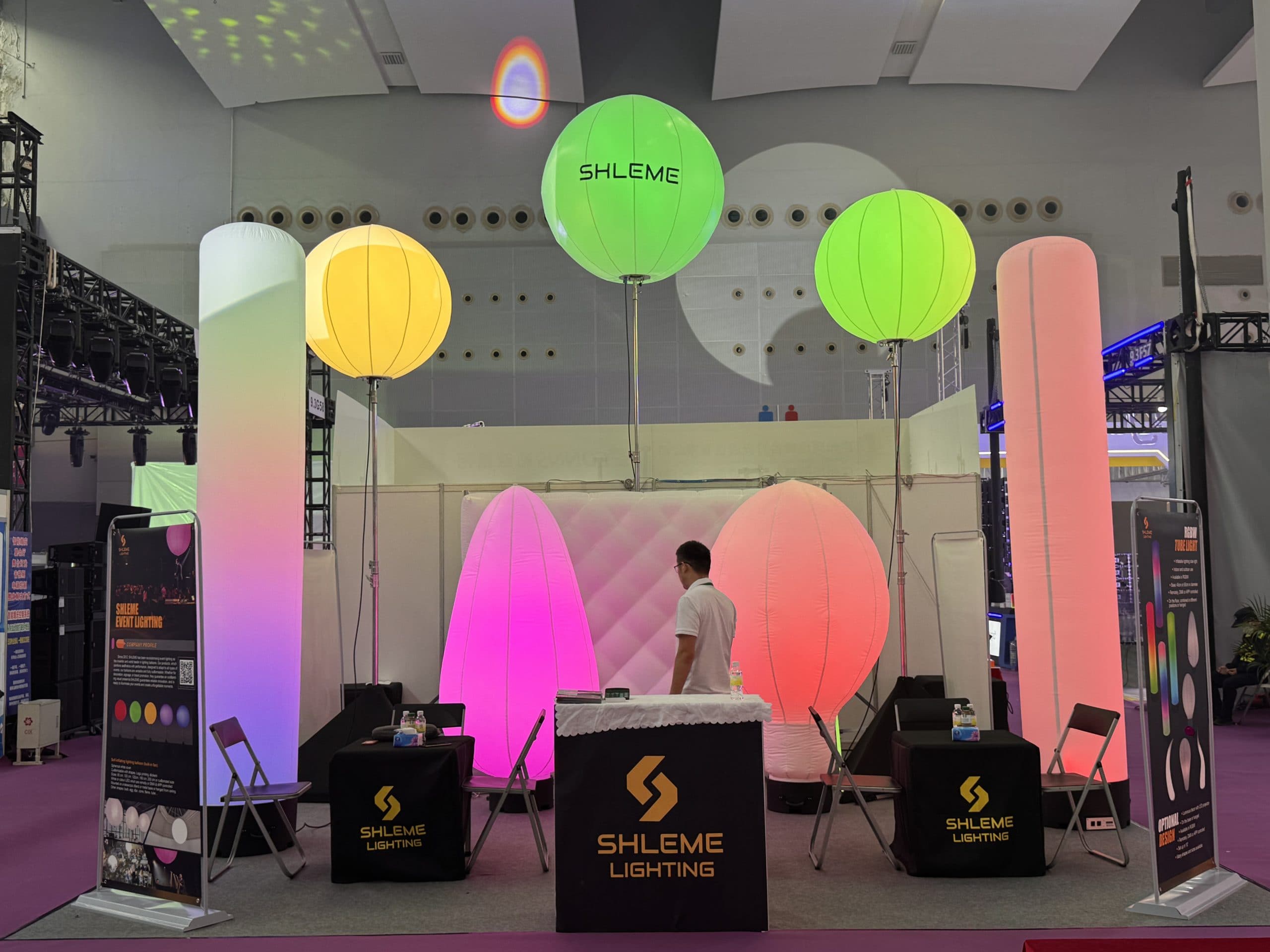 Torres de iluminación LED con globos