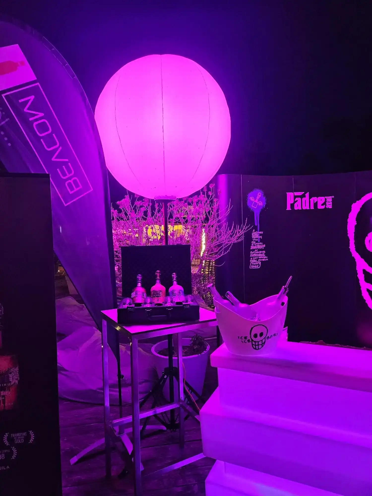 Iluminación de eventos con torre de globos LED inflables