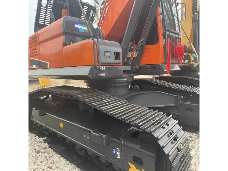 Doosan DX225 Excavator