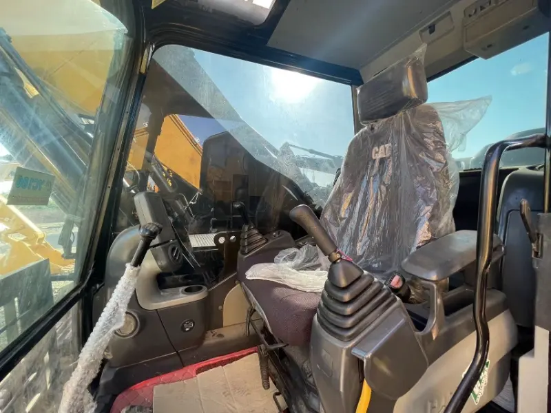 CAT 320D2L Excavato