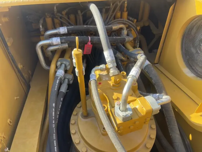 CAT 320D2L Excavato