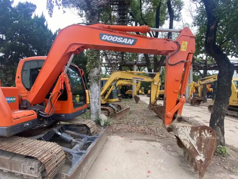 Escavadeira Doosan DX75 usada